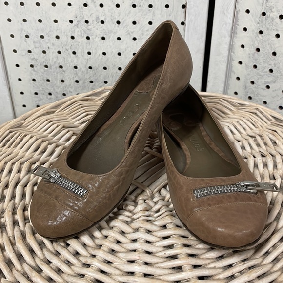 Chloe’ flats - Picture 10 of 11
